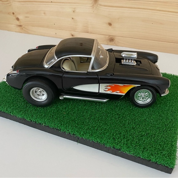 Road Legends 1957 Chevrolet Corvette Gasser 1:18 Diecast Car Black Hot Rod Flame - Picture 2 of 14